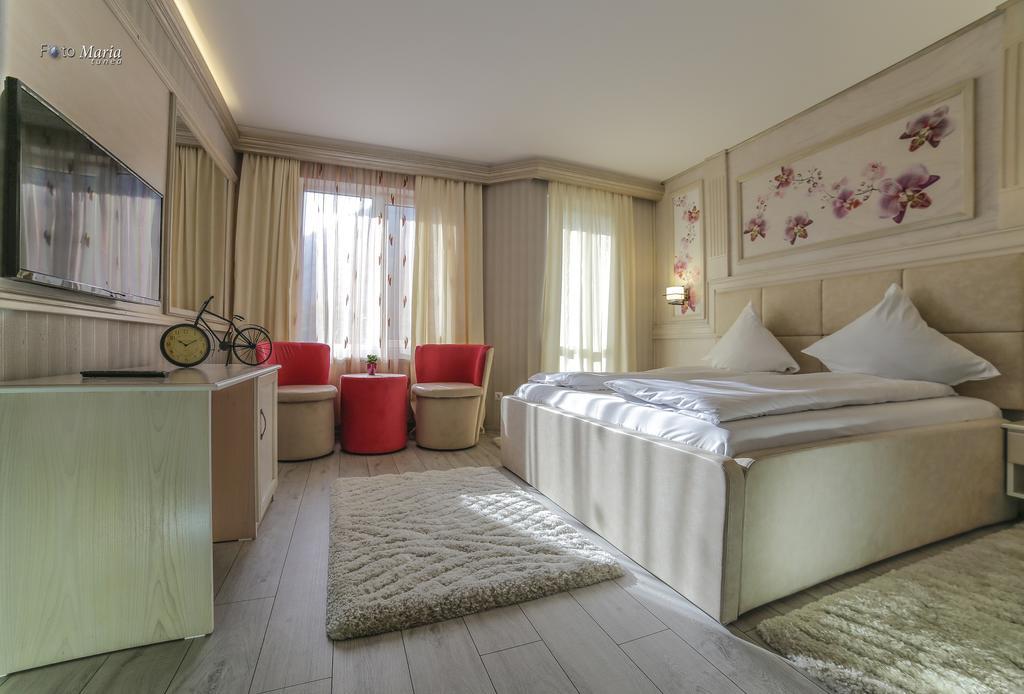 Hotel Golden Spirit Băile Herculane Oda fotoğraf