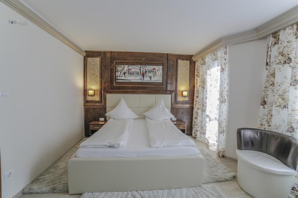 Hotel Golden Spirit Băile Herculane Oda fotoğraf