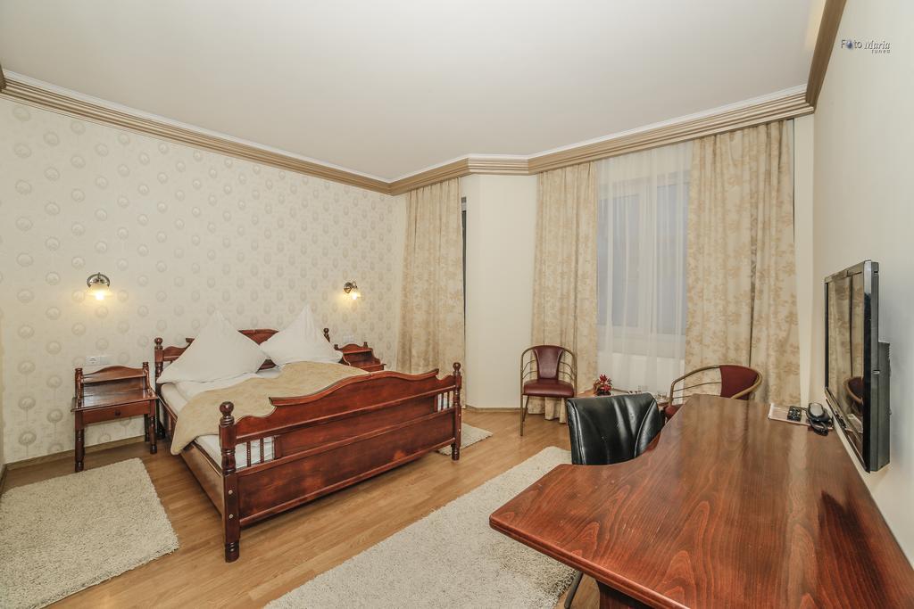 Hotel Golden Spirit Băile Herculane Oda fotoğraf