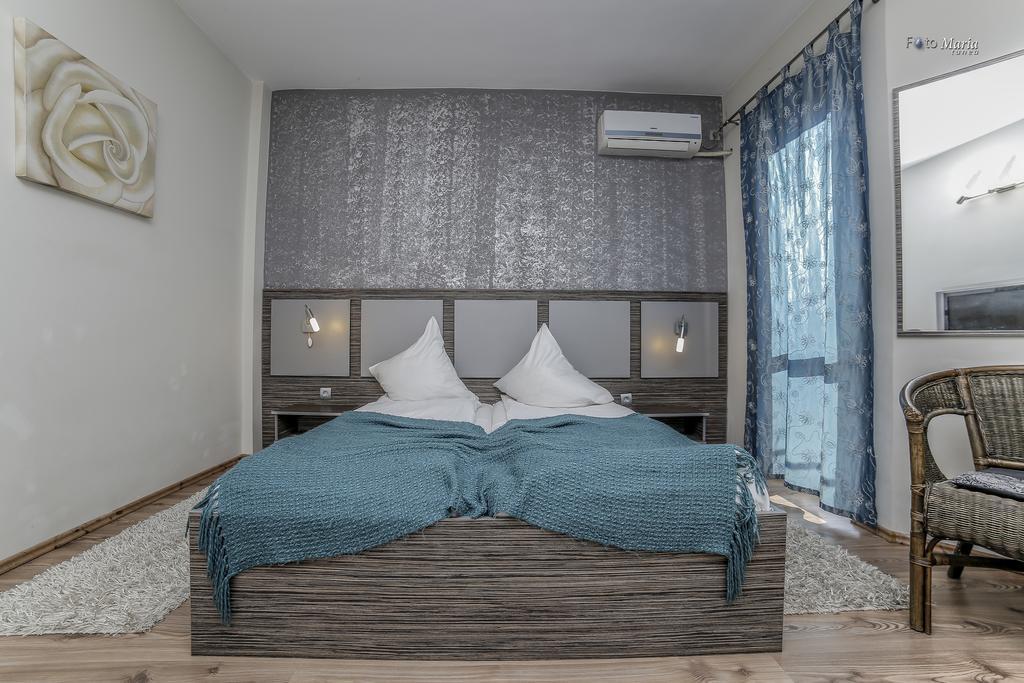 Hotel Golden Spirit Băile Herculane Oda fotoğraf