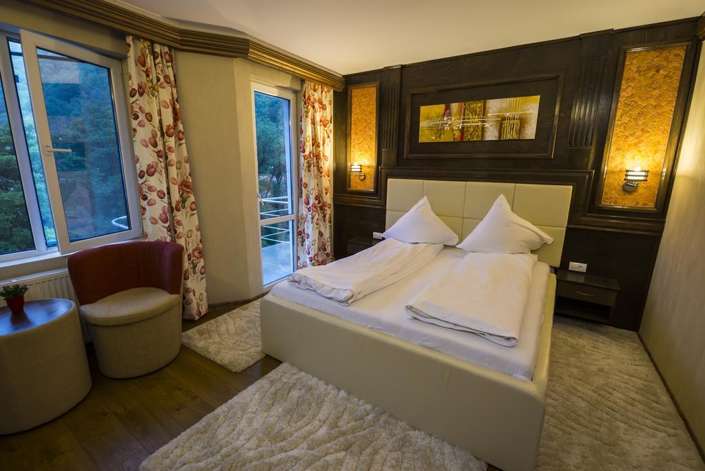 Hotel Golden Spirit Băile Herculane Oda fotoğraf